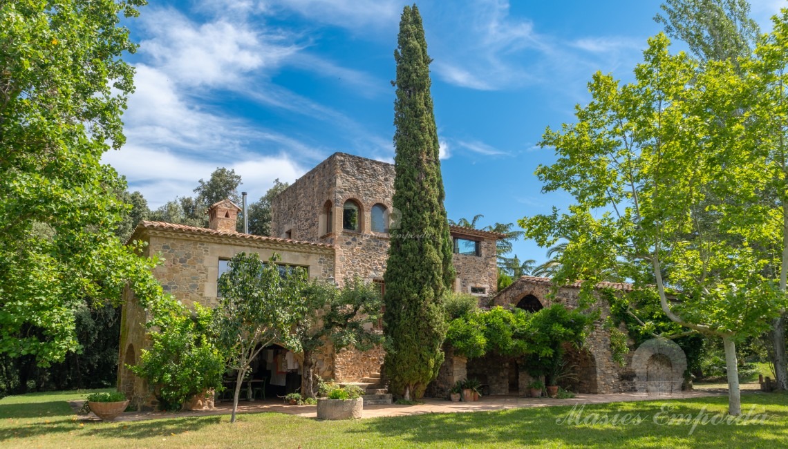 Fachada de la masía 