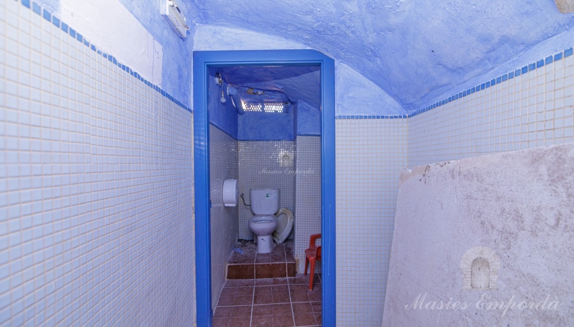 Baño de cortesía de planta baja