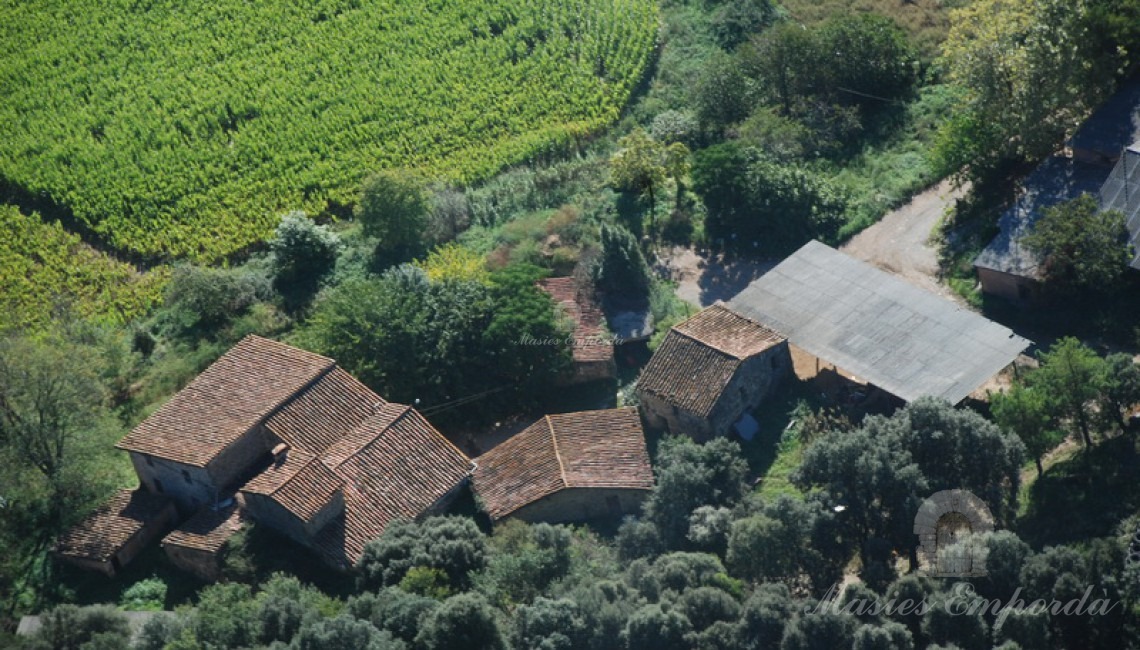 Vista aérea de la masía y los anexos es esta 