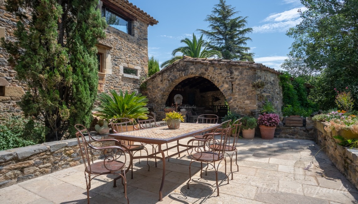 Porche y terraza de la primera planta