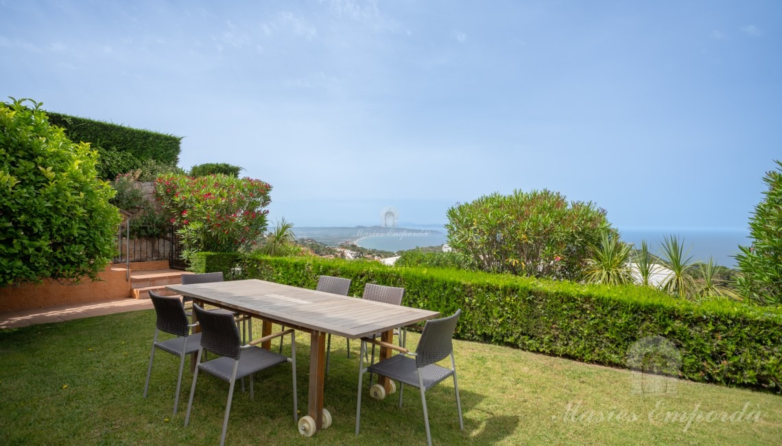 Vistas del jardín y del apartamento planta baja