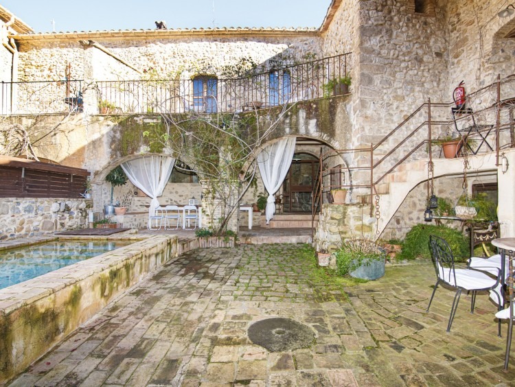 Vistas del jardín y la piscina 