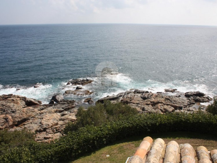 Vistas del mar mediterráneo desde el jardín y terrazas de esta impresionante propiedad en la Costa Brava