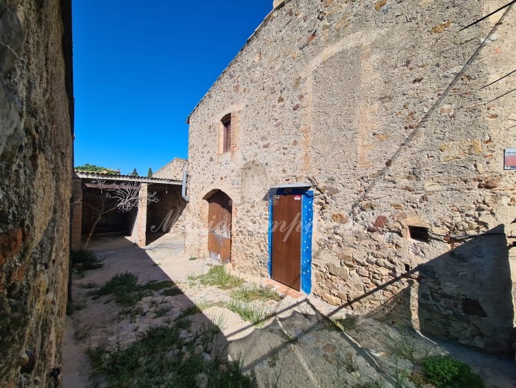 Entrada a patio de la casa