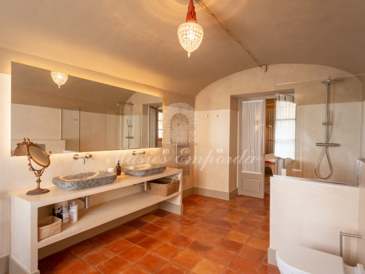 Baño de la habitación suite de planta baja. 