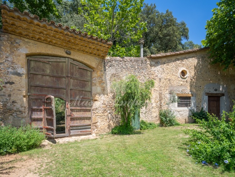  Puerta del jardín donde se accede al comino de Santiago