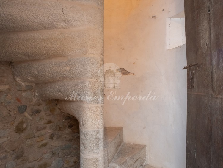 Escalera de acceso a la torre